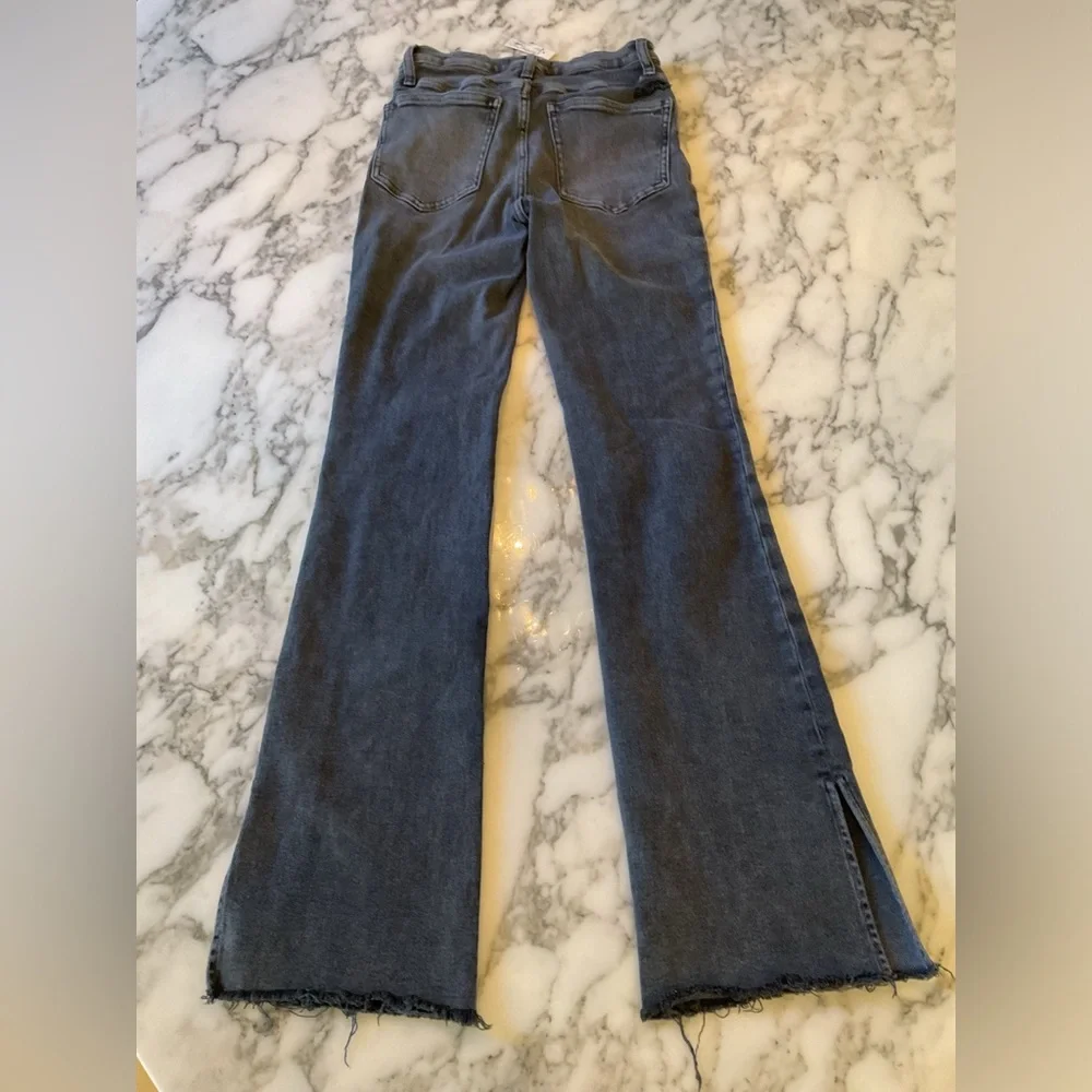 EUC Madewell Kick Out Full-Length Jeans 25 - small tear back
